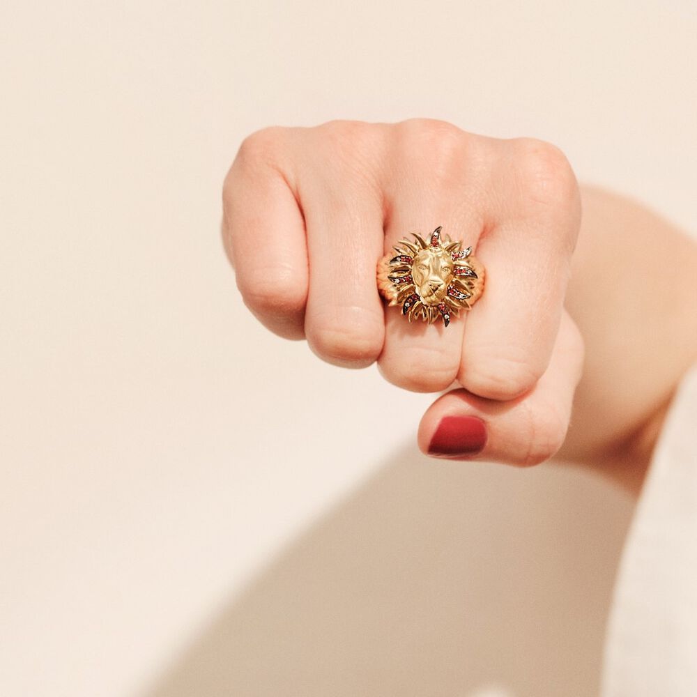 18ct Yellow Gold Sapphire African Lion Ring | Annoushka jewelley