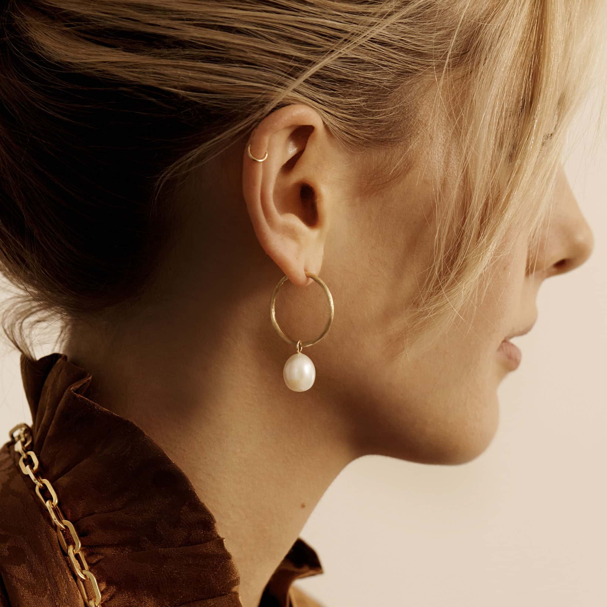 18ct Gold Baroque Pearl Earring Drops Annoushka Uk